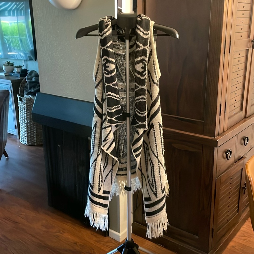 San Lorenzo Open Front Cardigan black/cream reversible. Has small hole pictured